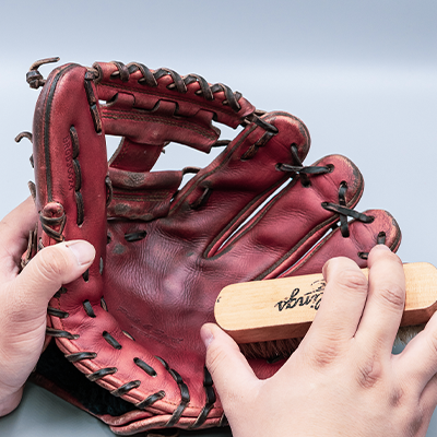 グローブのコンディションで選ぶ 保革(保湿)オイルの選び方