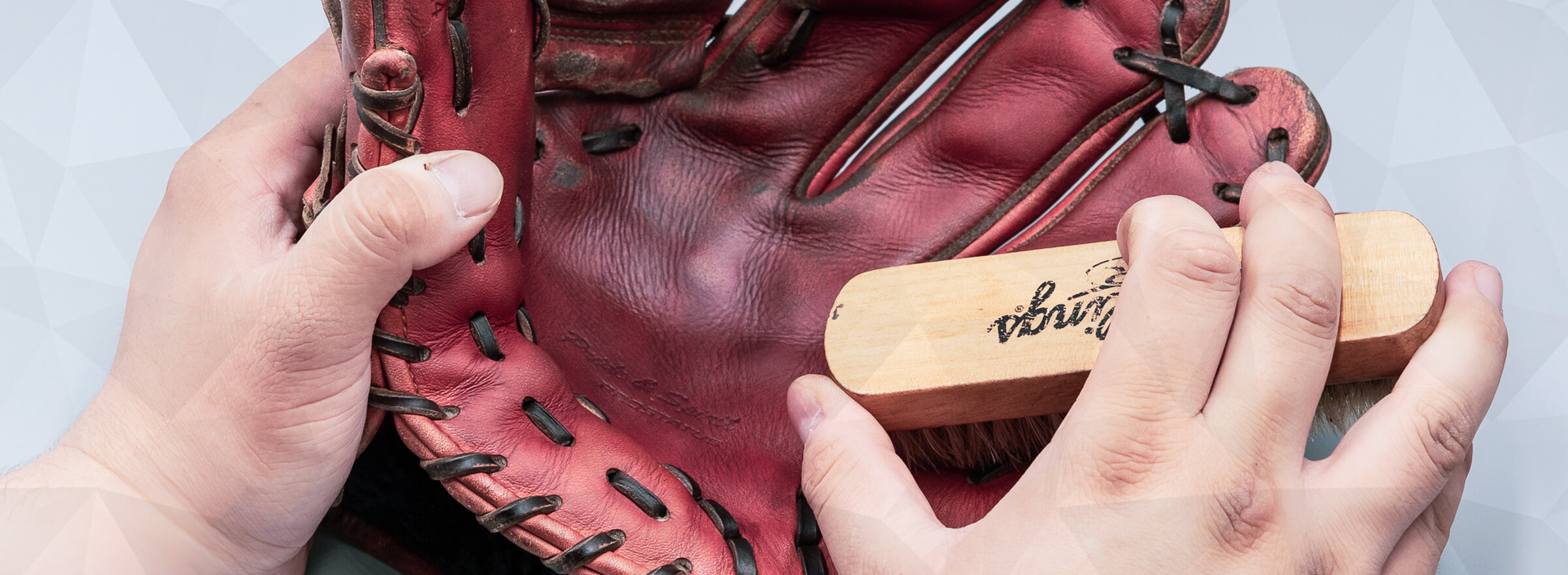 グローブのコンディションで選ぶ　保革（保湿）オイルの選び方